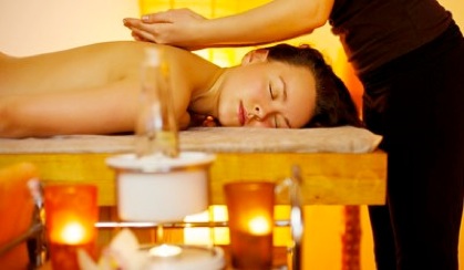 massage-gallery-table-woman.jpg
